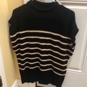 Short sleeve sweater